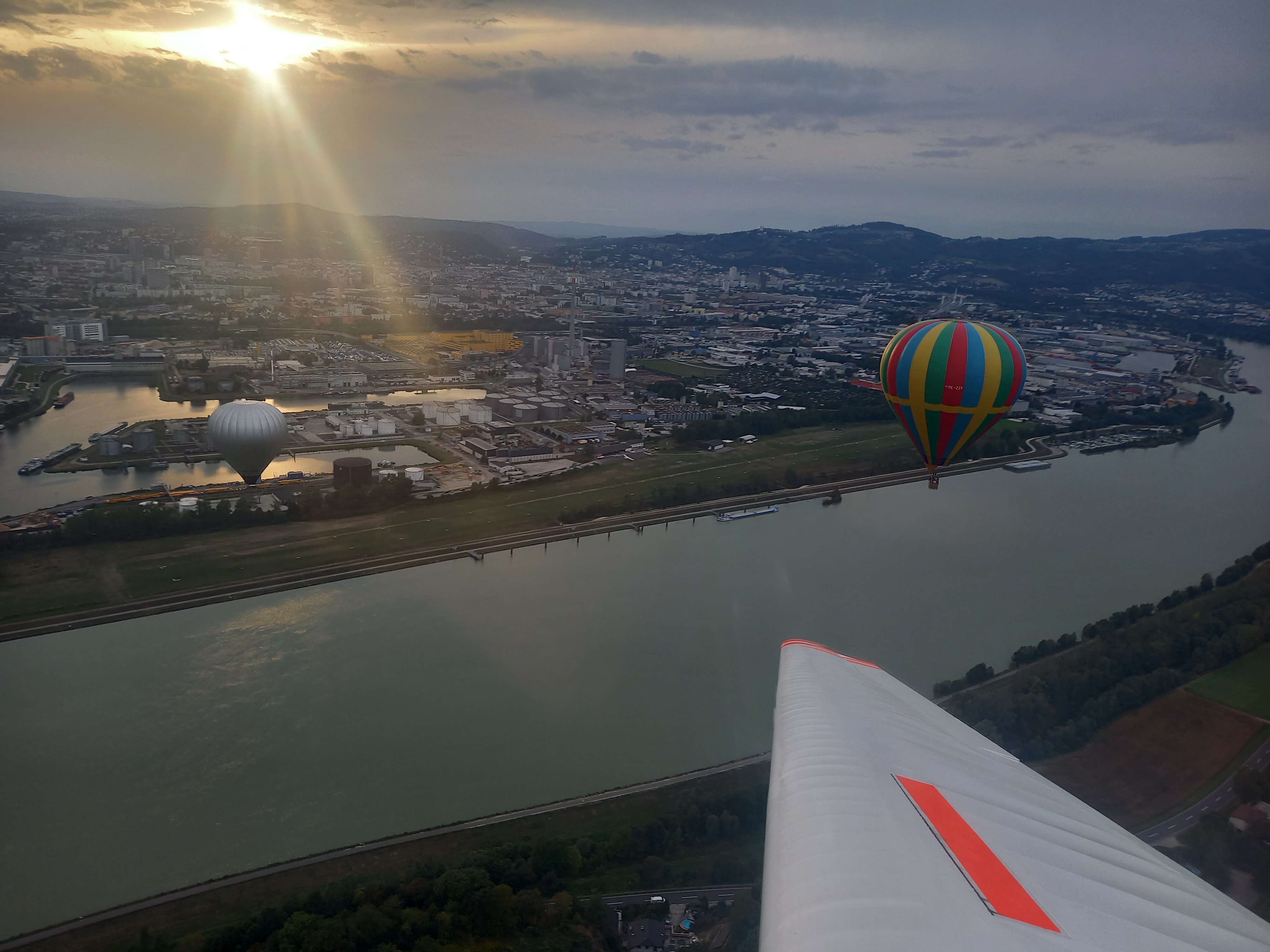 Seltene Gäste auf Linz-Ost: Mehrere Ballone starteten im Herbst 2024 von unserem Platz.